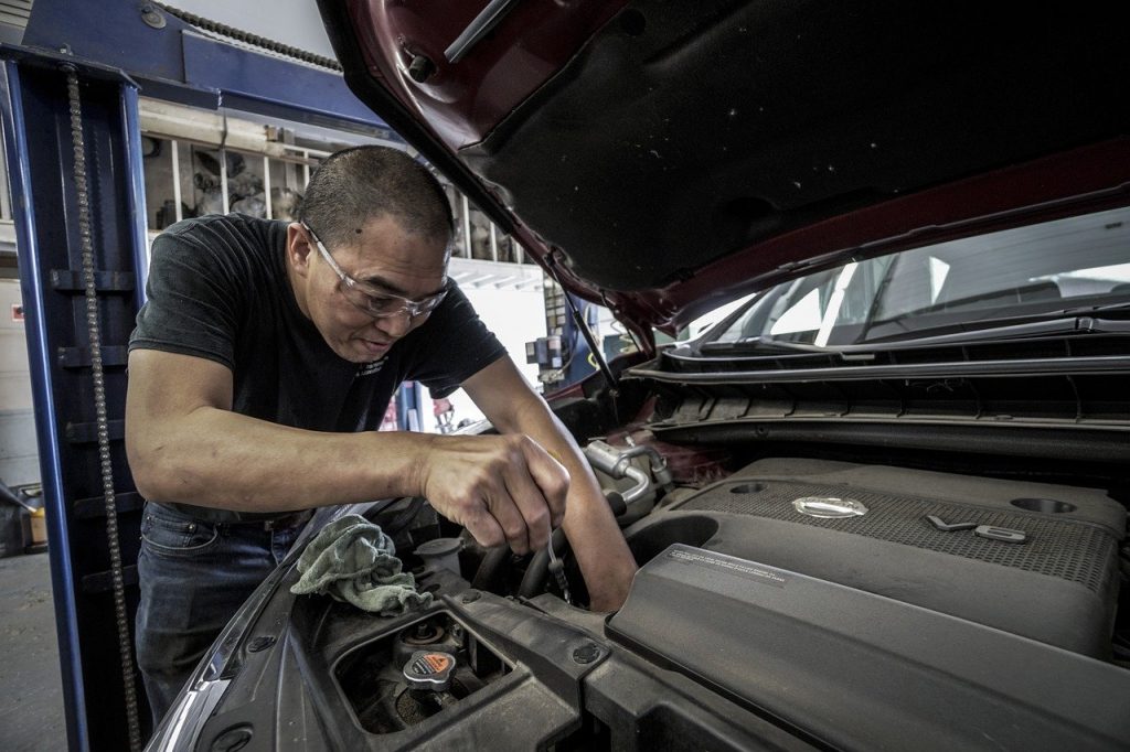 Limpeza das peças do carro podem auxiliar na economia de combustível 