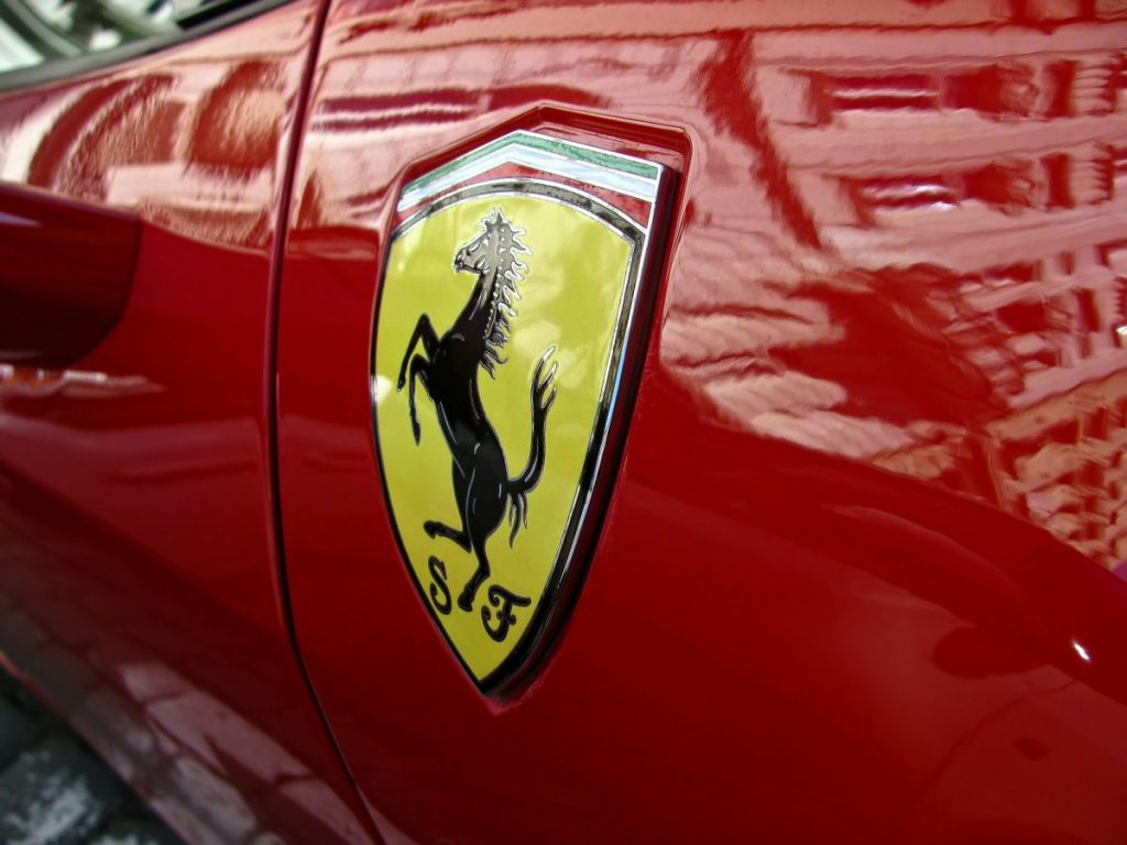 Ferrari Purosangue acaba de ter a primeira imagem oficial divulgada, veja detalhes