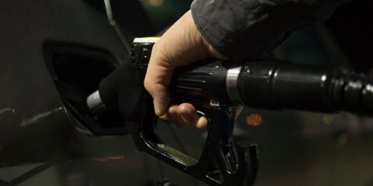 Veja o ranking da gasolina mais barata do mundo, Brasil fica em 90º lugar