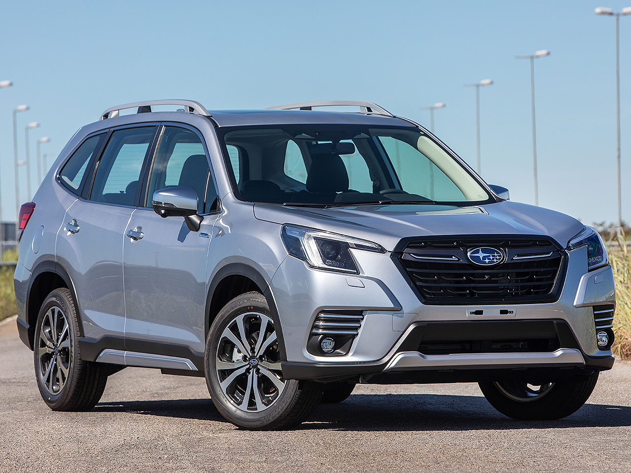 Subaru Forester e XV são lançados com nova motorização híbrida e mais tecnologia embarcada para concorrer no mercado nacional