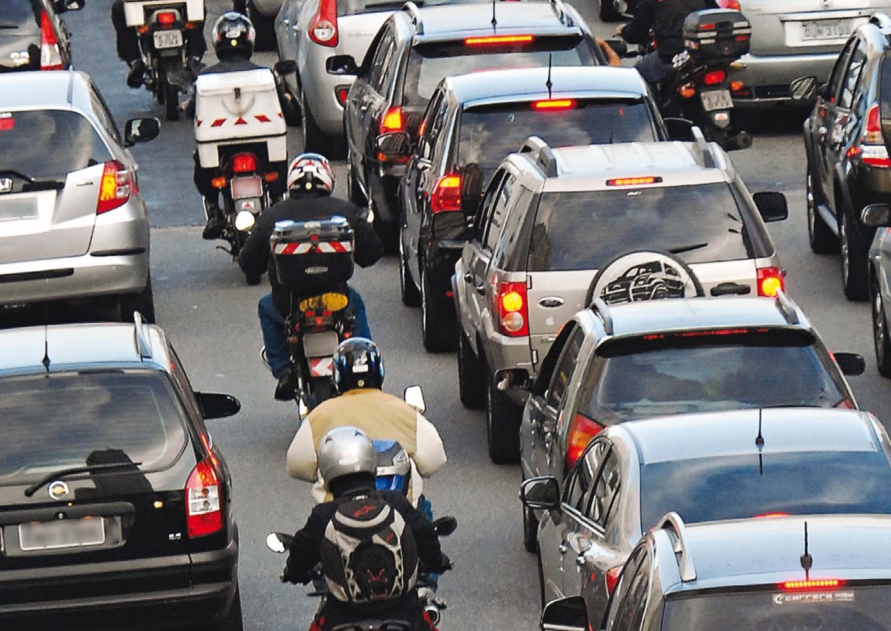 Corredor de moto passa valer em Novo Código de Trânsito - Motor Show
