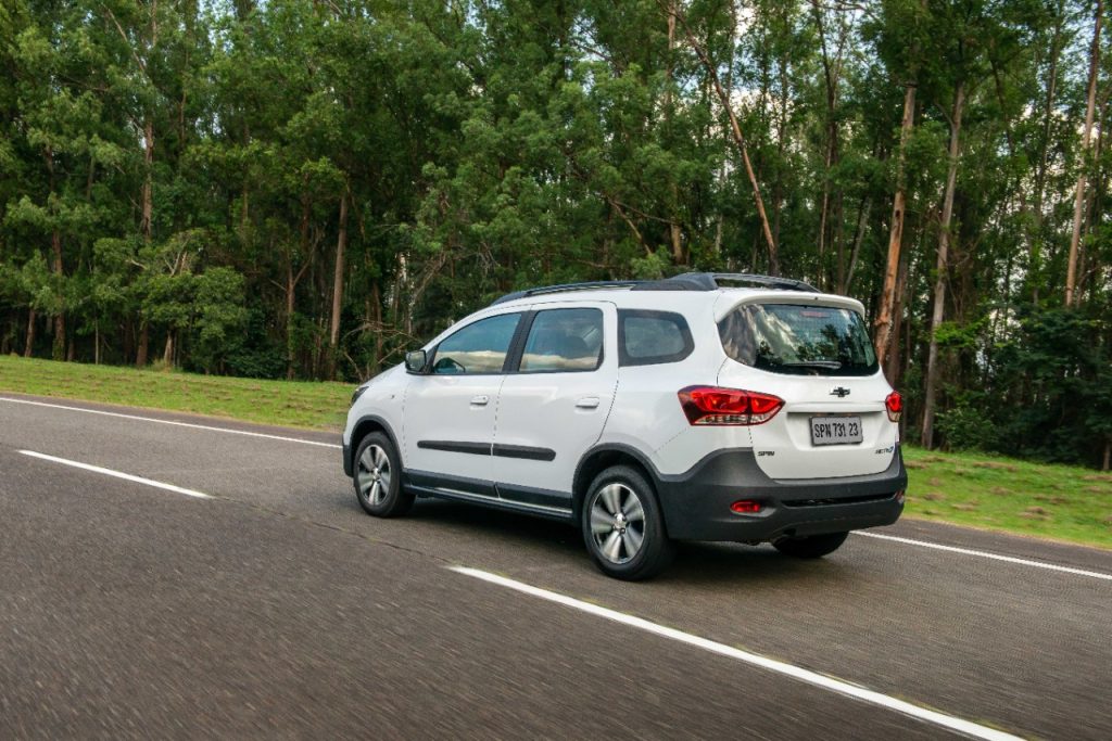 A minivan Chevrolet Spin 2023 chega com novidades nas configurações das versões 