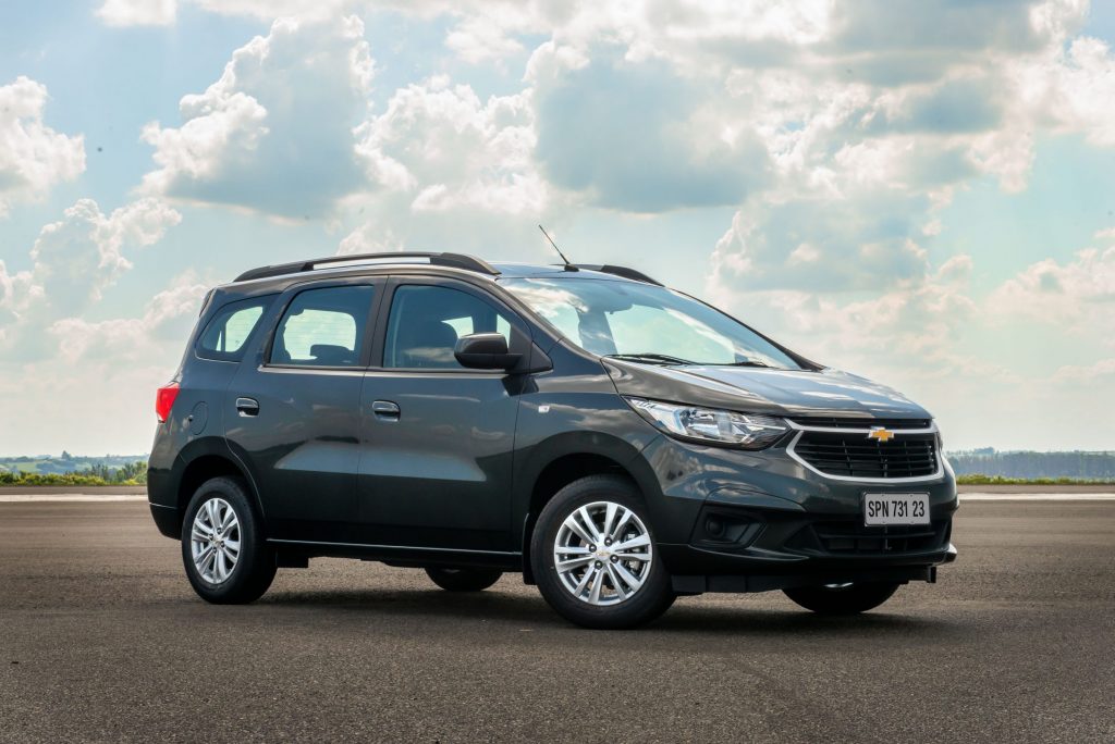 A minivan Chevrolet Spin 2023 chega com novidades nas configurações das versões 