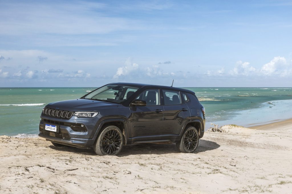 Novo Jeep Compass 4xe acaba de ser lançado no Brasil