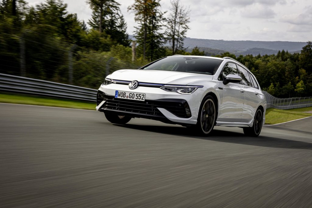 Novo Golf 8 é visto em terras nacionais. Oitava geração do modelo é vendida na EurNovo Golf 8 é visto em terras nacionais. Oitava geração do modelo é vendida na Europaopa