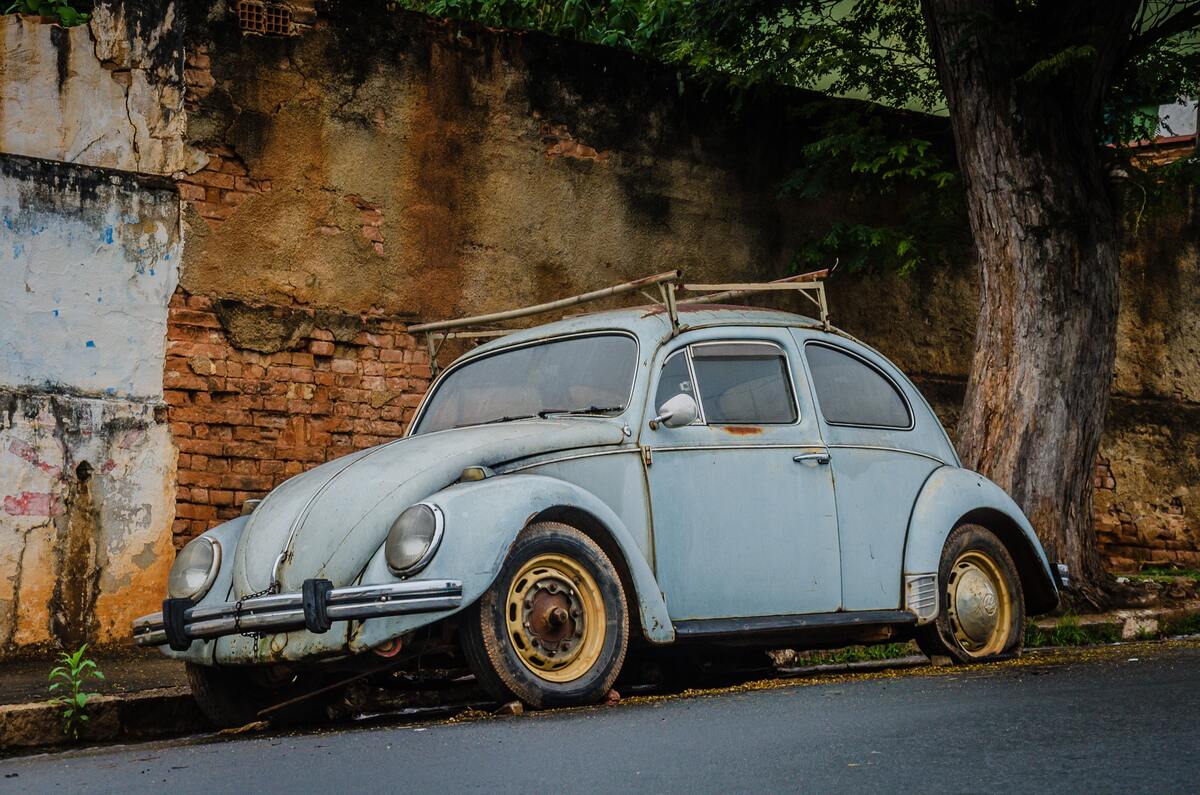 Carros abandonados é resposta à falta de controle, analisa especialista