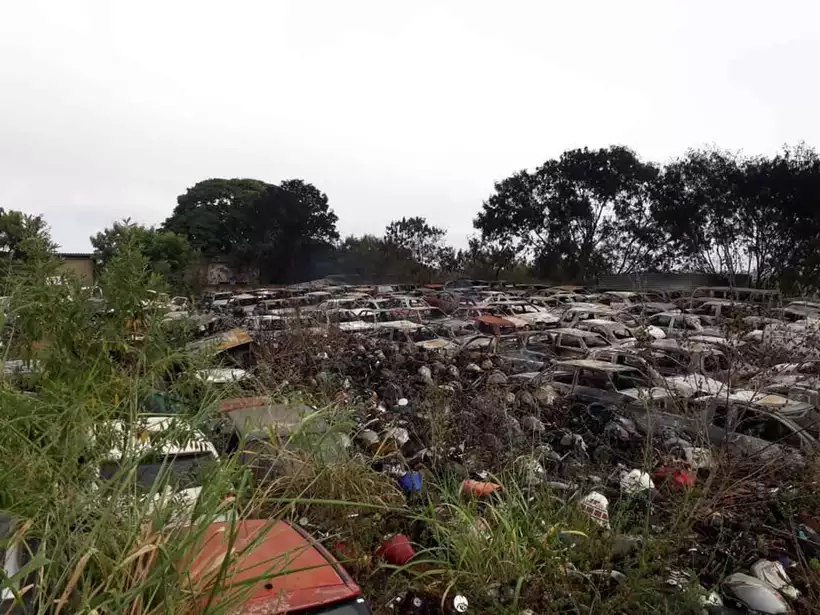 Ao menos 50 veículos foram queimados em um pátio na cidade de Alfenas, Minas Gerais