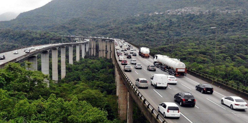 Movimento nas estradas: veja melhores horários para descer para o Litoral de SP