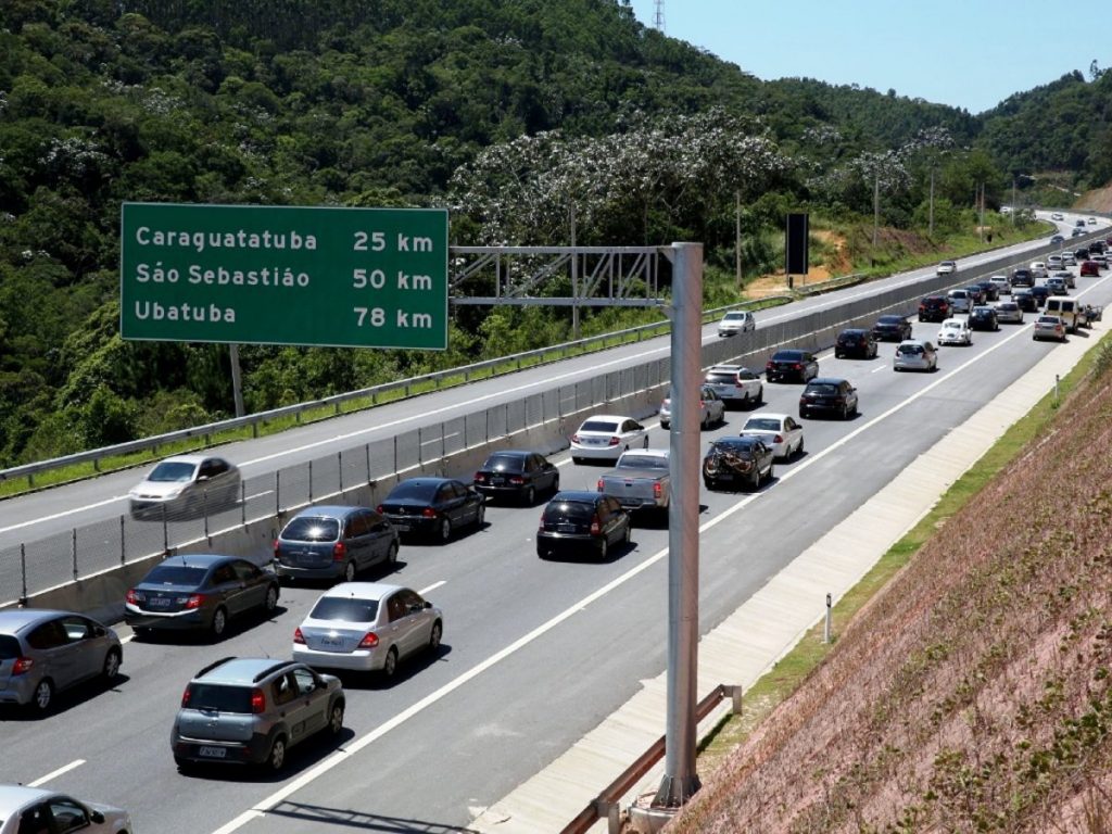 Movimento nas estradas: melhores horários para retornar do litoral