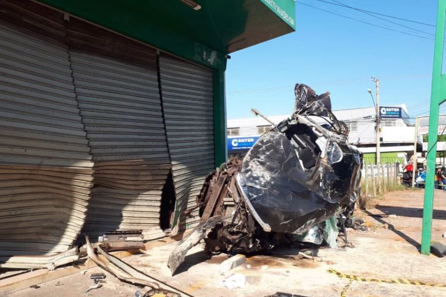 Sem CNH, 'Safadão' escapa da morte em caminhão arqueado e ilegal