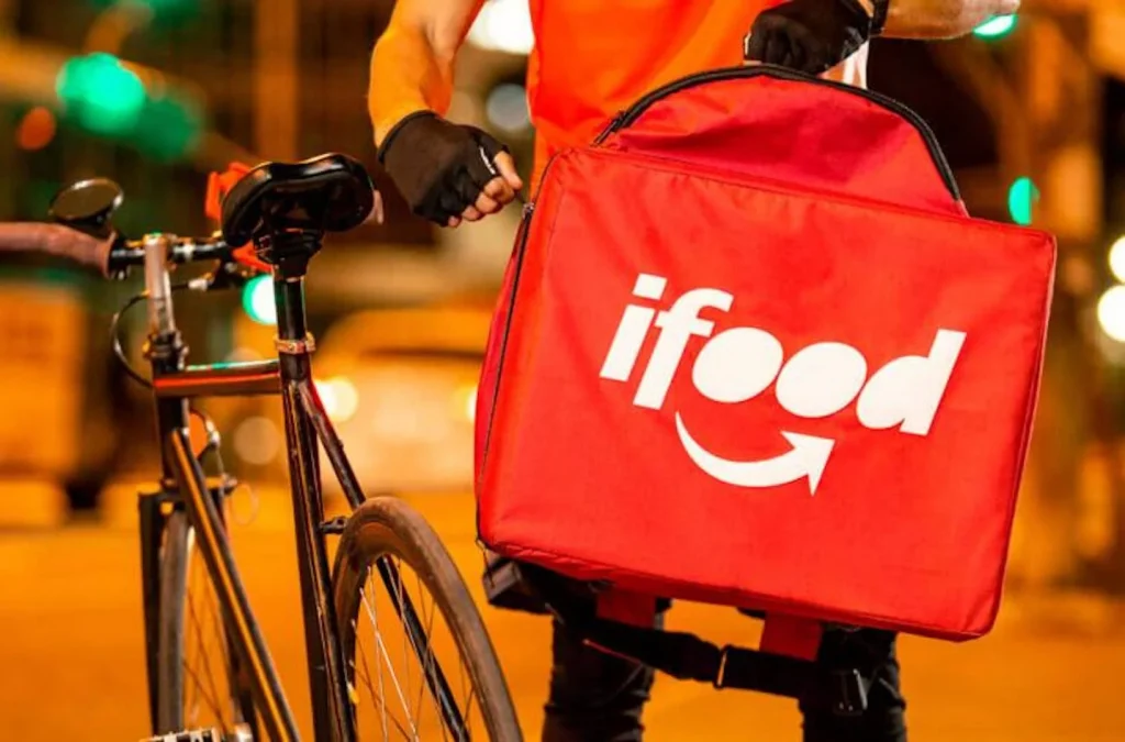 A plataforma de delivery iFood, desenvolveu uma campanha com os entregadores para conscientizar sobre ações de segurança no trânsito