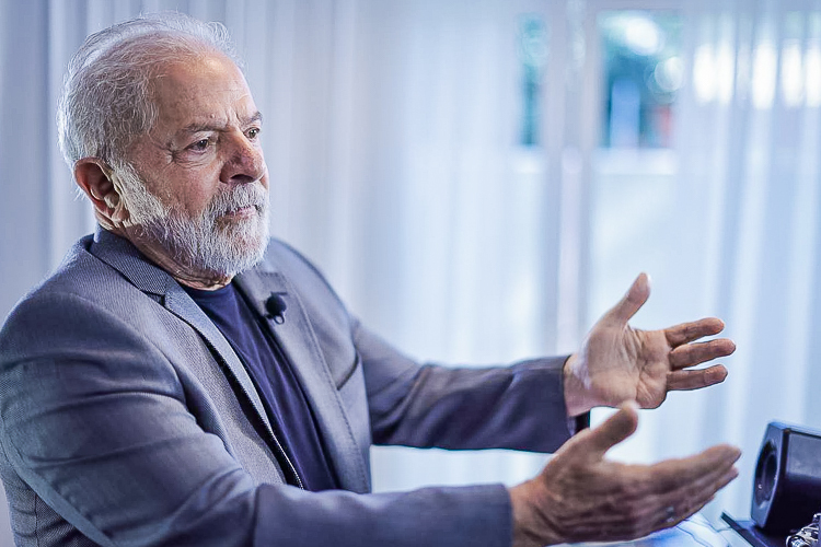 Carro de Lula é cercado em Campinas; saiba o que ocorreu