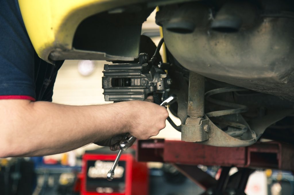 Entenda os sinais que o sistema gera para anunciar que está na hora de realizar a troca do amortecedor do carro