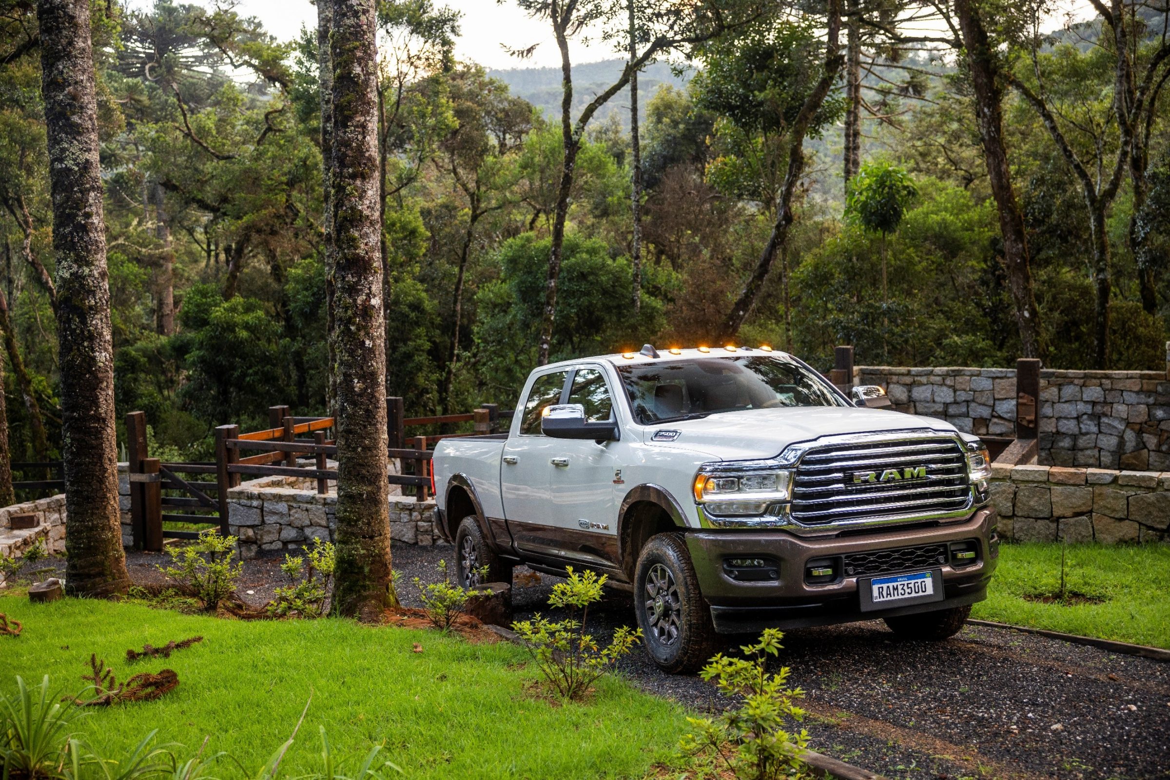 Ram 1500 e 2500 em exposição na Festa do Peão de Boiadeiro de Barretos