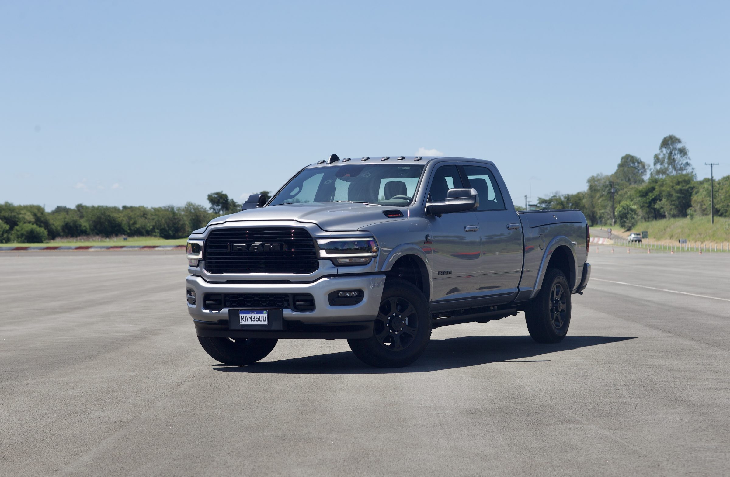 Ram 3500: confira preços, versões e como anda a maior picape do Brasil