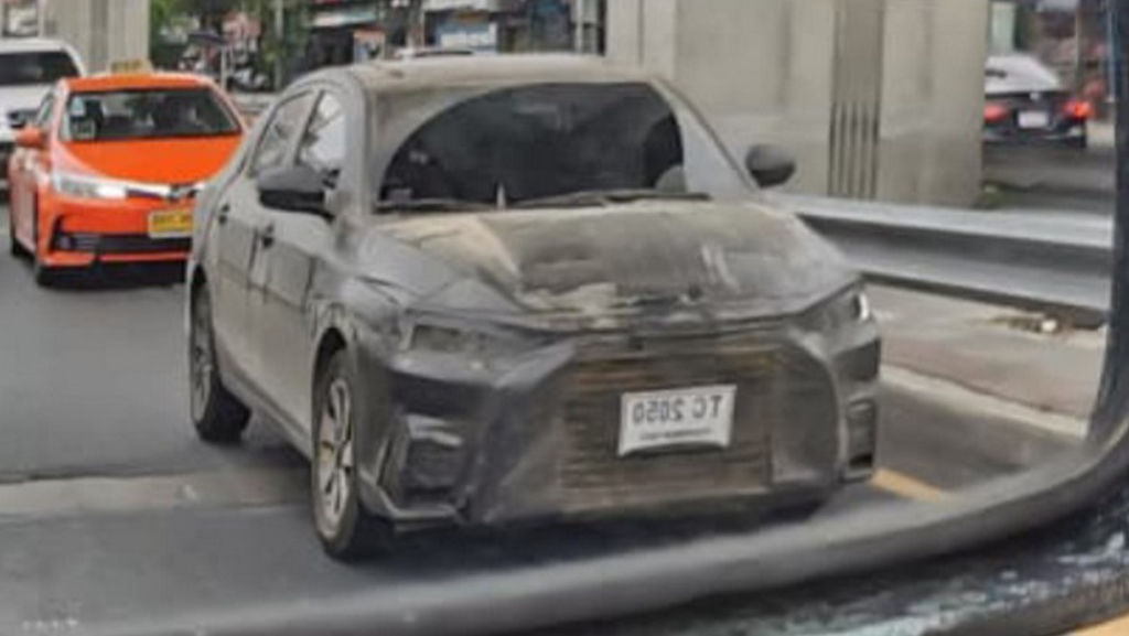 Novo Toyota Yaris é visto em testes na Tailândia