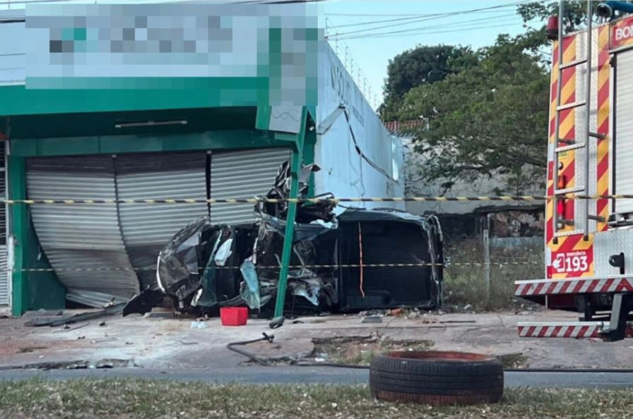 Sem CNH, 'Safadão' escapa da morte em caminhão arqueado e ilegal