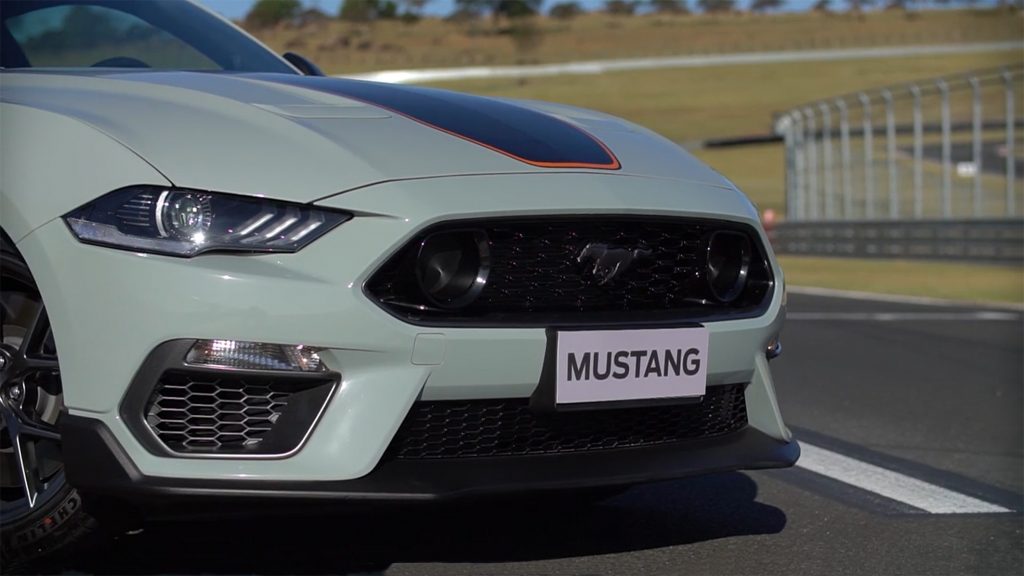 Veja cinco atributos que tornam o Ford Mustang Mach 1, um clássico sem igual que utiliza peças de versões icônicas e de competição