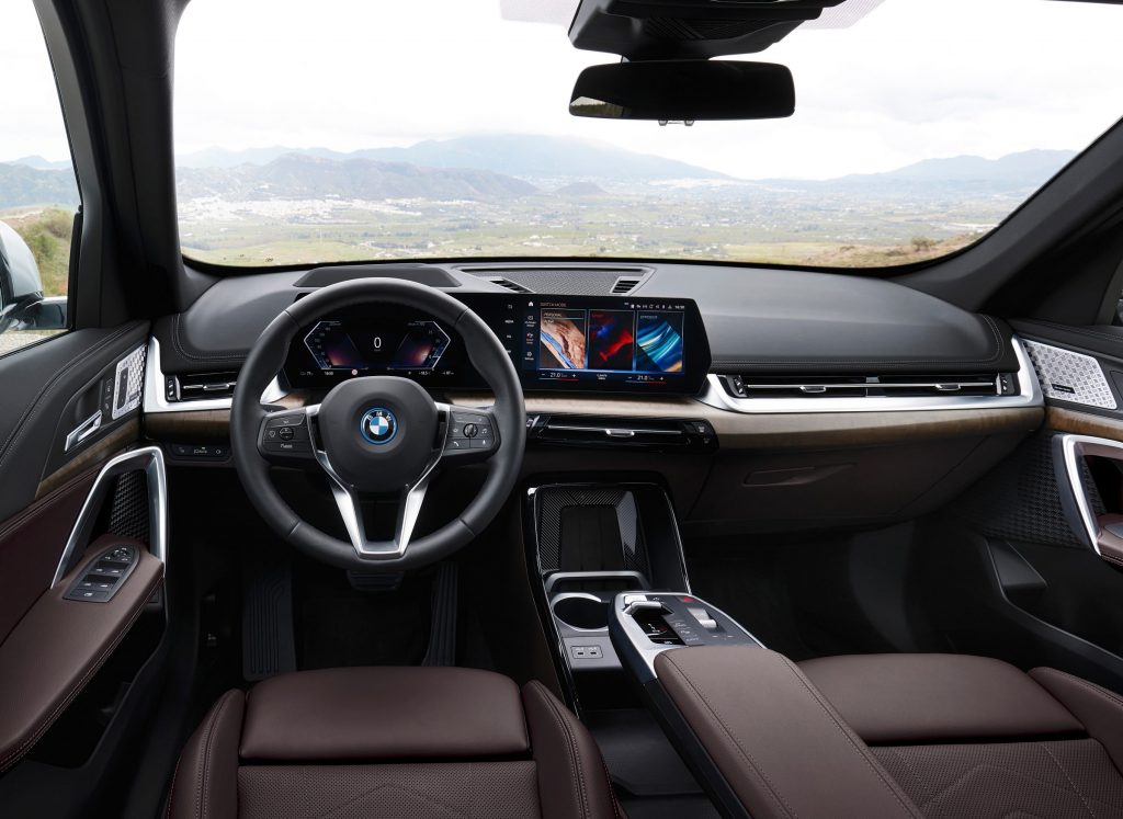Novo BMW X1 inova com versões híbridas e uma 100% elétrica