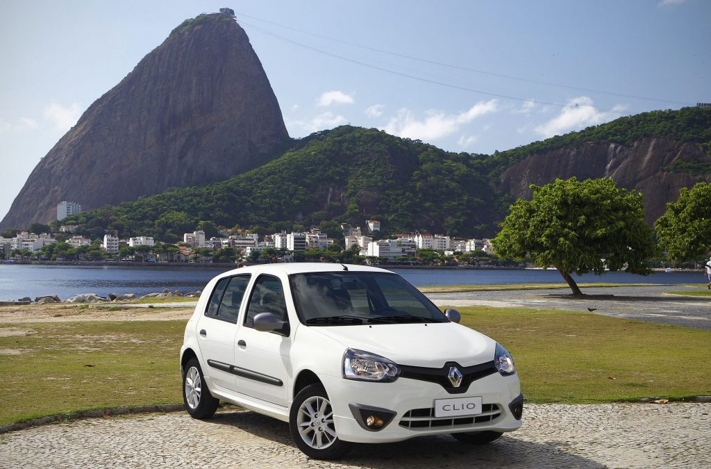 Renault Clio ganhará sexta geração eletrificada antes de se despedir totalmente na Europa