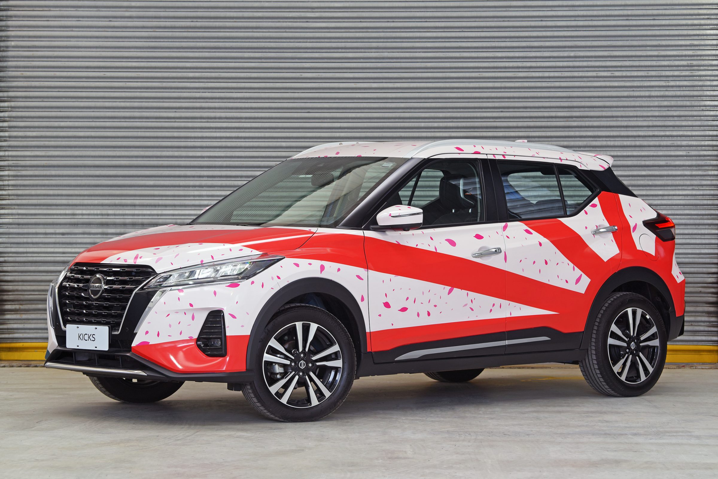 O Nissan Kicks com pintura especial em homenagem à Imigração Japonesa estará exposto no Festival do Japão neste fim de semana