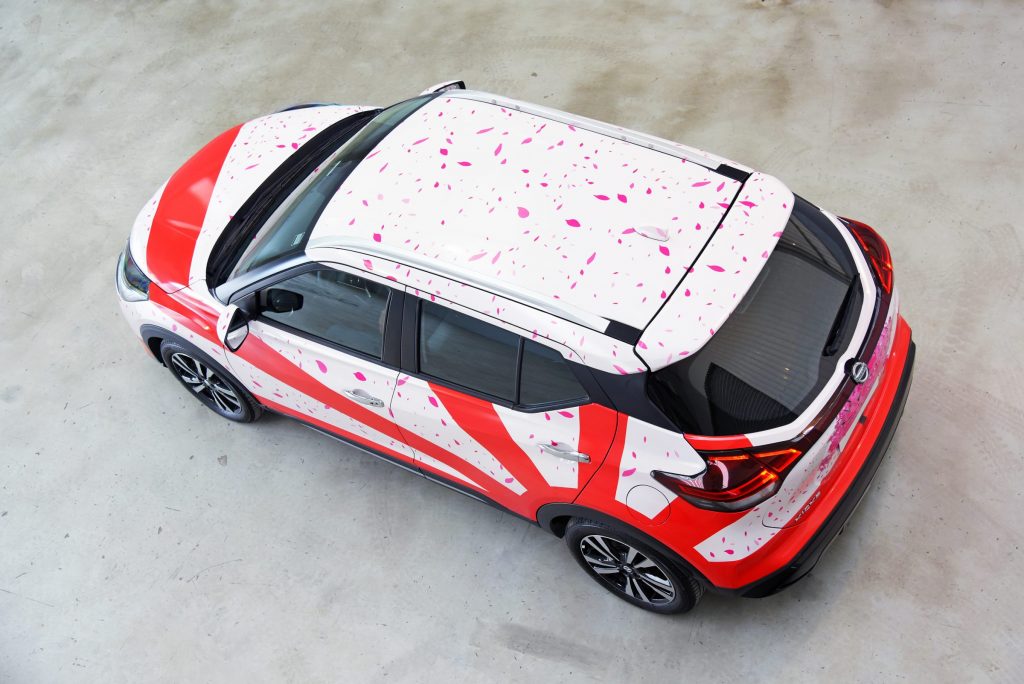 O Nissan Kicks com pintura especial em homenagem à Imigração Japonesa estará exposto no Festival do Japão neste fim de semana