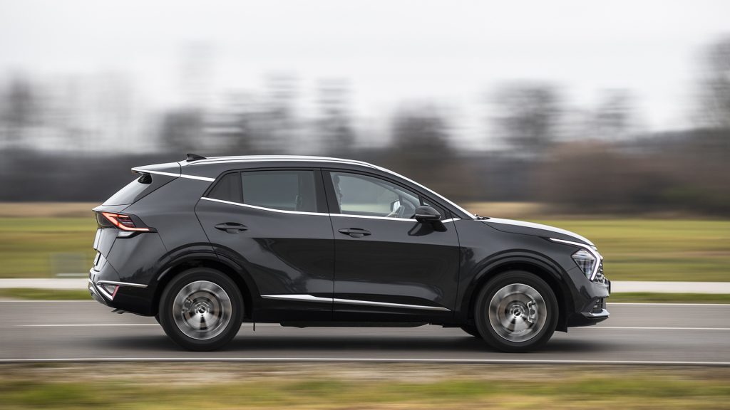 O novo Kia Sportage acaba de ser lançado no mercado nacional com a introdução do sistema híbrido e em duas versões