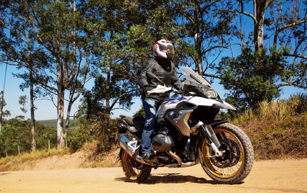 O BMW Rider Experience possui uma programação completa para o mês de julho. Há atividades presenciais e online