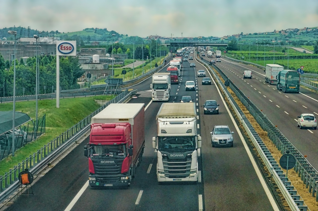 A velocidade mínima de uma via é metade do permitido como velocidade máxima