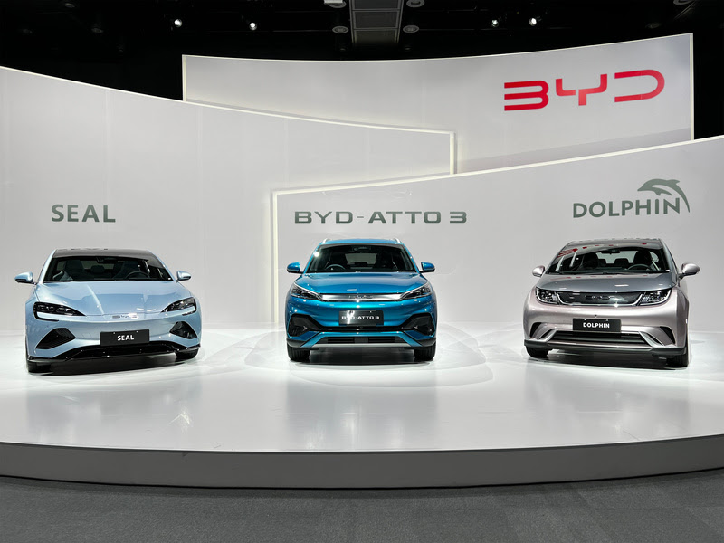 A BYD acaba de anunciar sua estreia no segmento de veículos de passeio no marcado japonês através de três carros elétricos