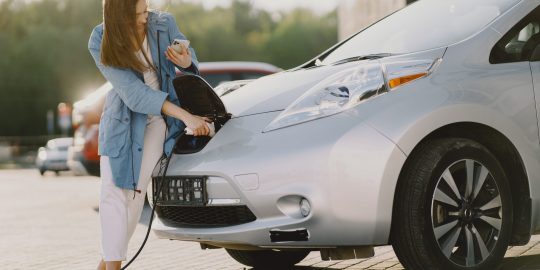 De acordo com pesquisa encomendada pela Polestar, a compra de carros elétricos está relacionada ao nível de conectividade dos veículos