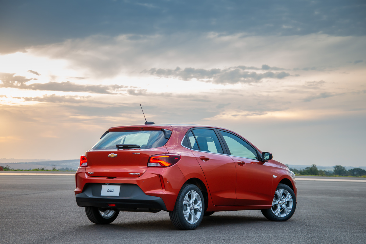 Chevrolet para PcD em setembro (2023): Onix Turbo AT tem aumento