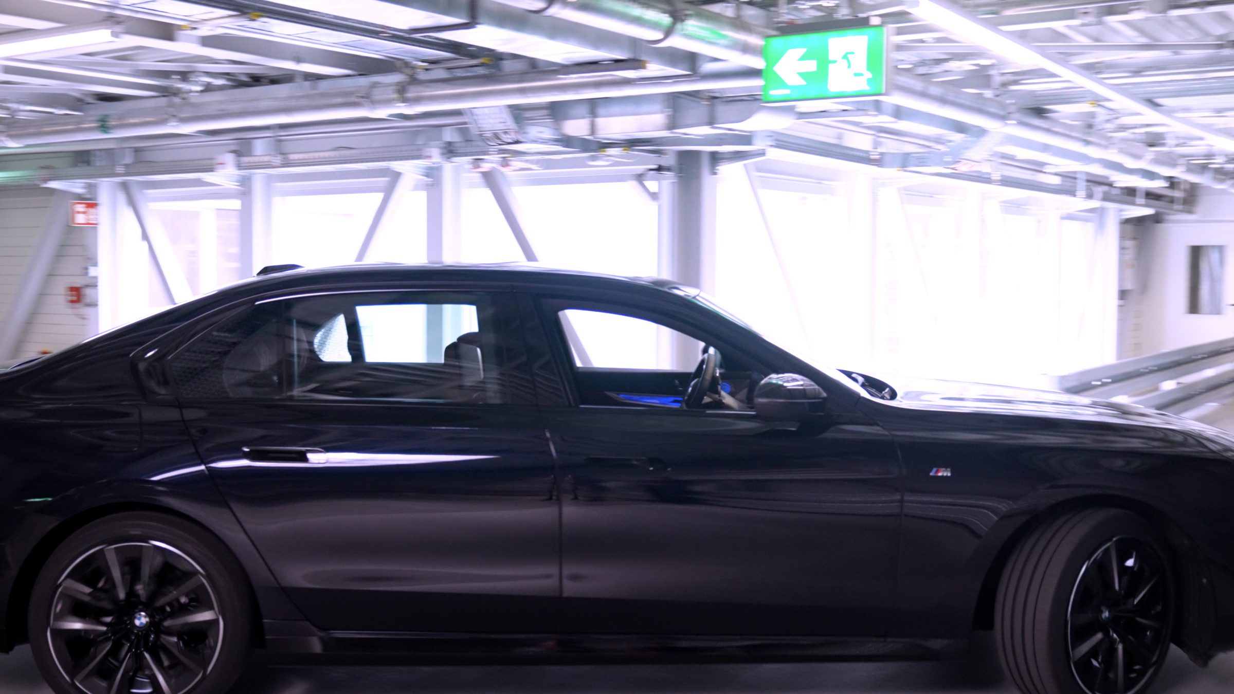 A BMW divulgou alguns detalhes sobre o projeto de carros autônomos dentro da sua linha de montagem na Alemanha