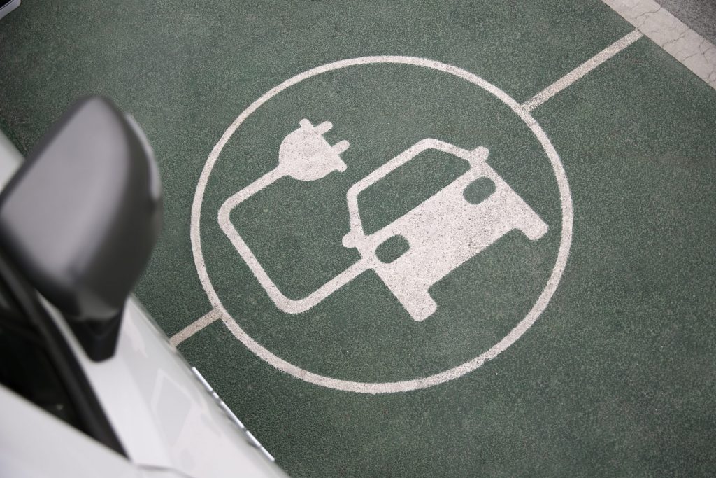 O estado da Califórnia, nos EUA, aprovou a medida que prevê o fim das vendas dos carros a gasolina no estado a partir de 2035