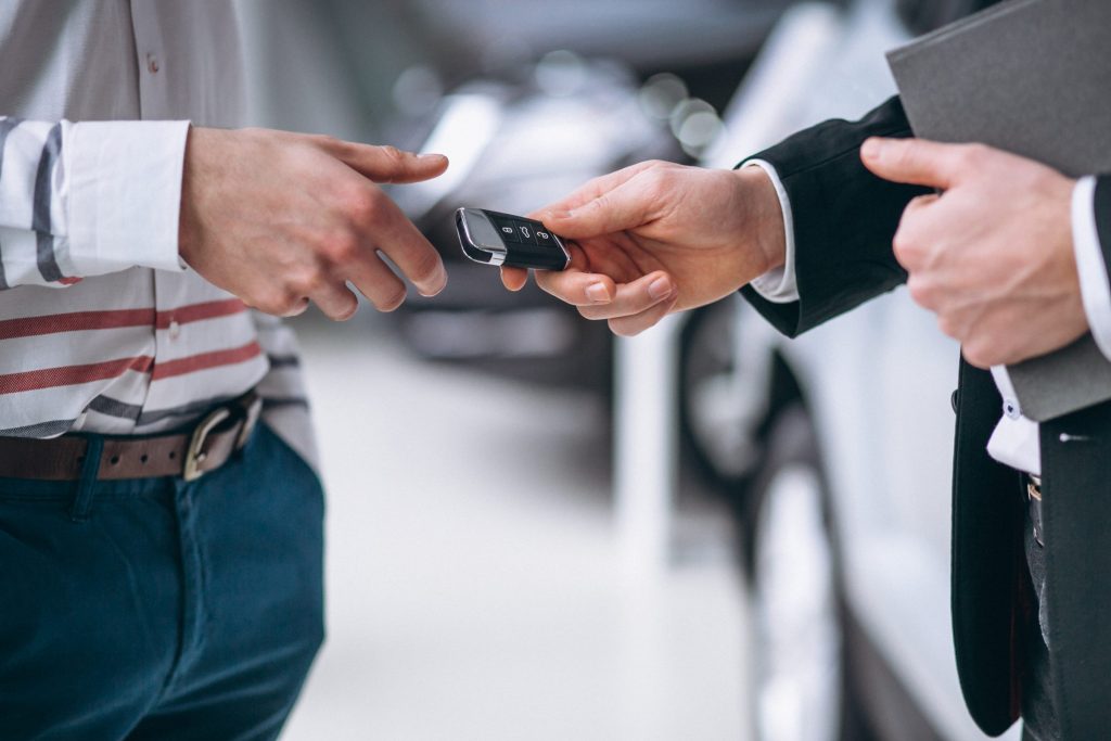 Confira a seleção com uns sites bons para comprar e vender carros usados em 2022. As plataformas oferecem garantia e revisões