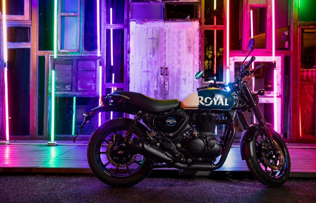 Veja os detalhes da nova Royal Enfield Hunter, motocicleta que alia o design contemporâneo com o clássico DNA da marca