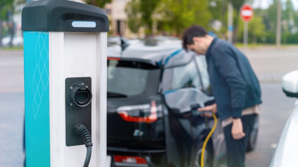 De acordo com estudo o Brasil deverá ter um frota de mais de cinco milhões de carros elétricos até 2035