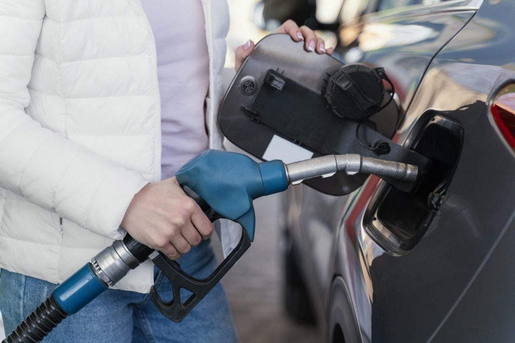 Confira o preço médio da gasolina dos 10 bairros com o combustível mais caro, bem como nas regiões com preços mais acessíveis