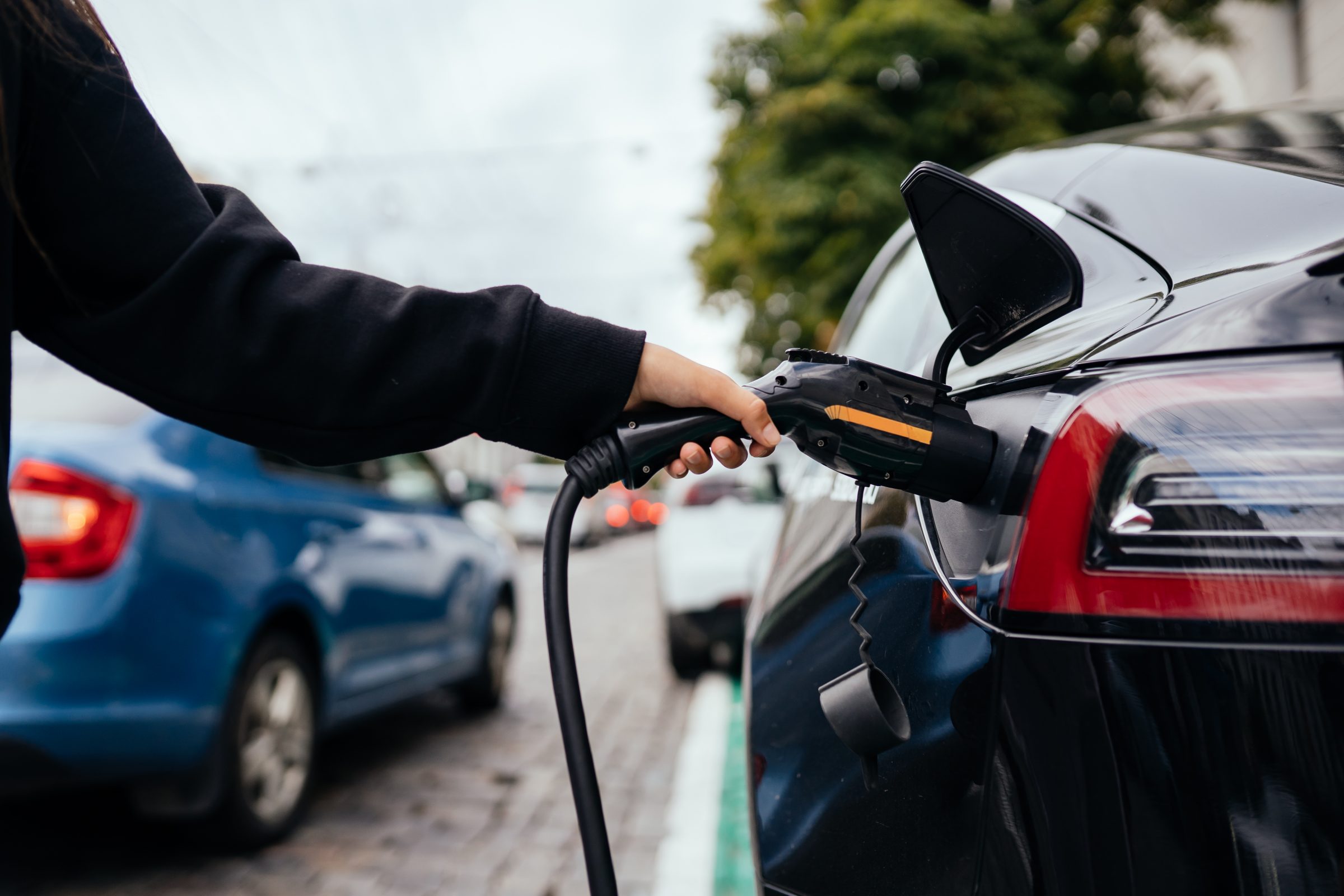 O aumento dos carros elétricos não necessariamente será o responsável por demissões em massa dentro da indústria automotiva