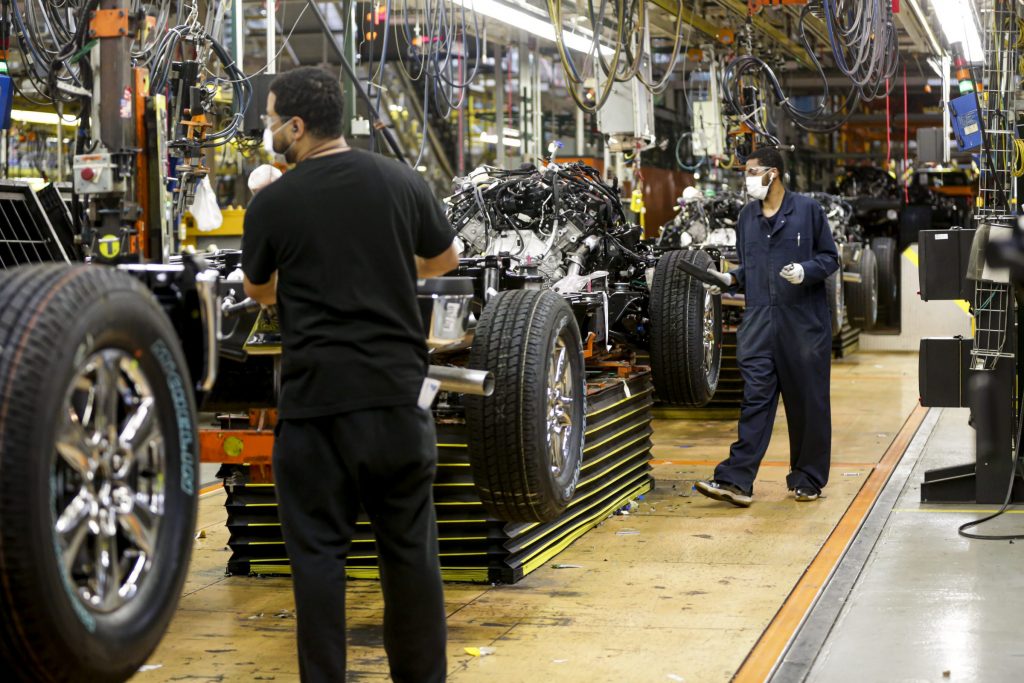 Escassez de semicondutores ainda é motivo de crise na Ford