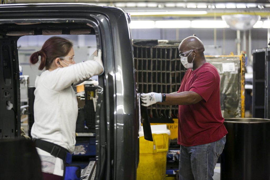 Escassez de semicondutores ainda é motivo de crise na Ford