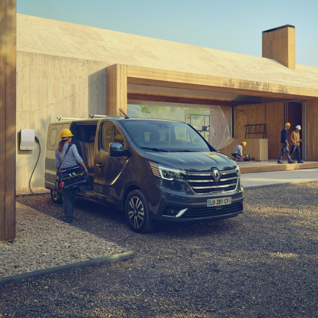 Conheça o novo comercial leve elétrico da Renault, a Trafic Van E-Tech Electric, modelo que tem até 240 km de alcance