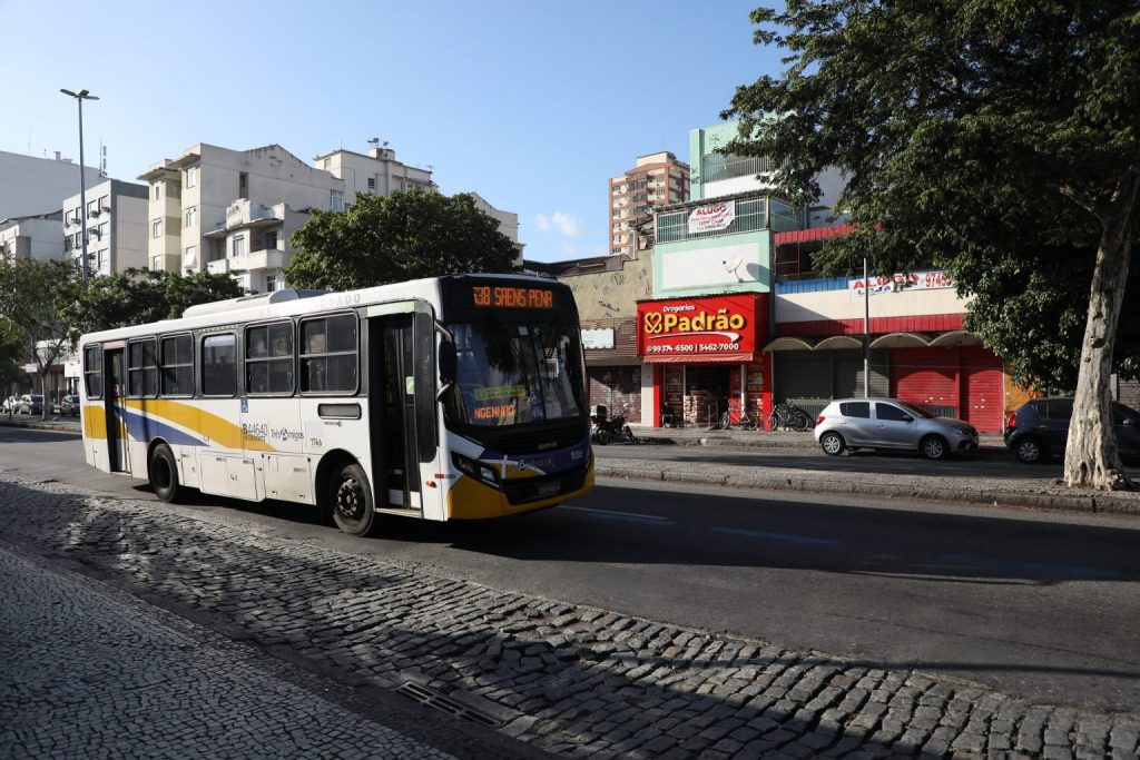 Durante o último dia 29, o município do Rio de Janeiro publicou um decreto que prevê ônibus gratuitos durante o primeiro turno das eleições