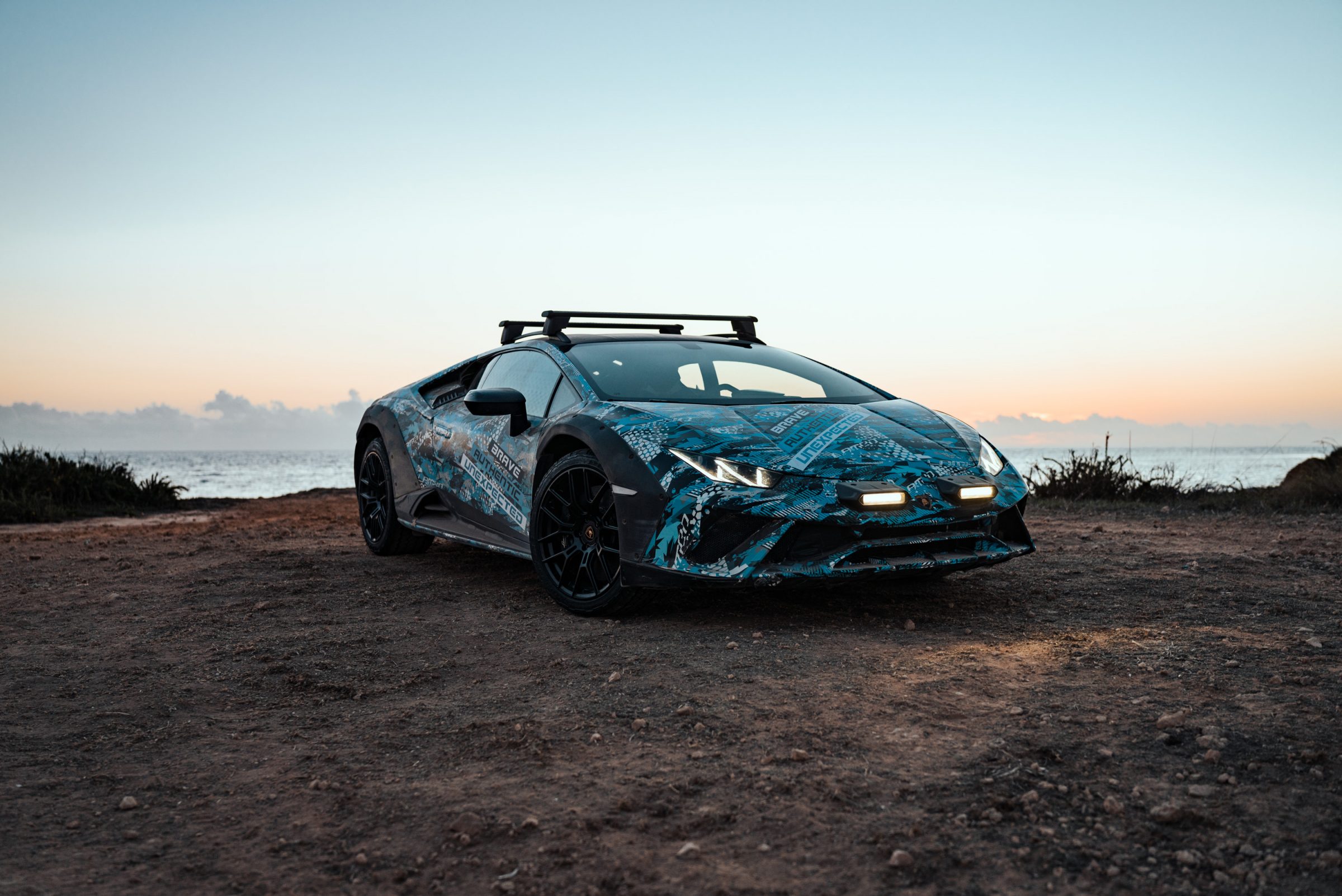 O Lamborghini Huracán Sterrato acaba de ter novas imagens divulgadas. O modelo aventureiro deve ser exibido no próximo Salão de Paris