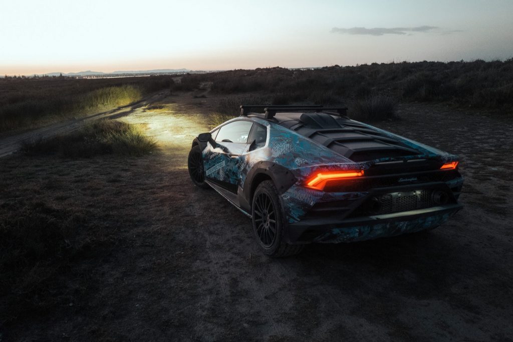 O Lamborghini Huracán Sterrato acaba de ter novas imagens divulgadas. O modelo aventureiro deve ser exibido no próximo Salão de Paris