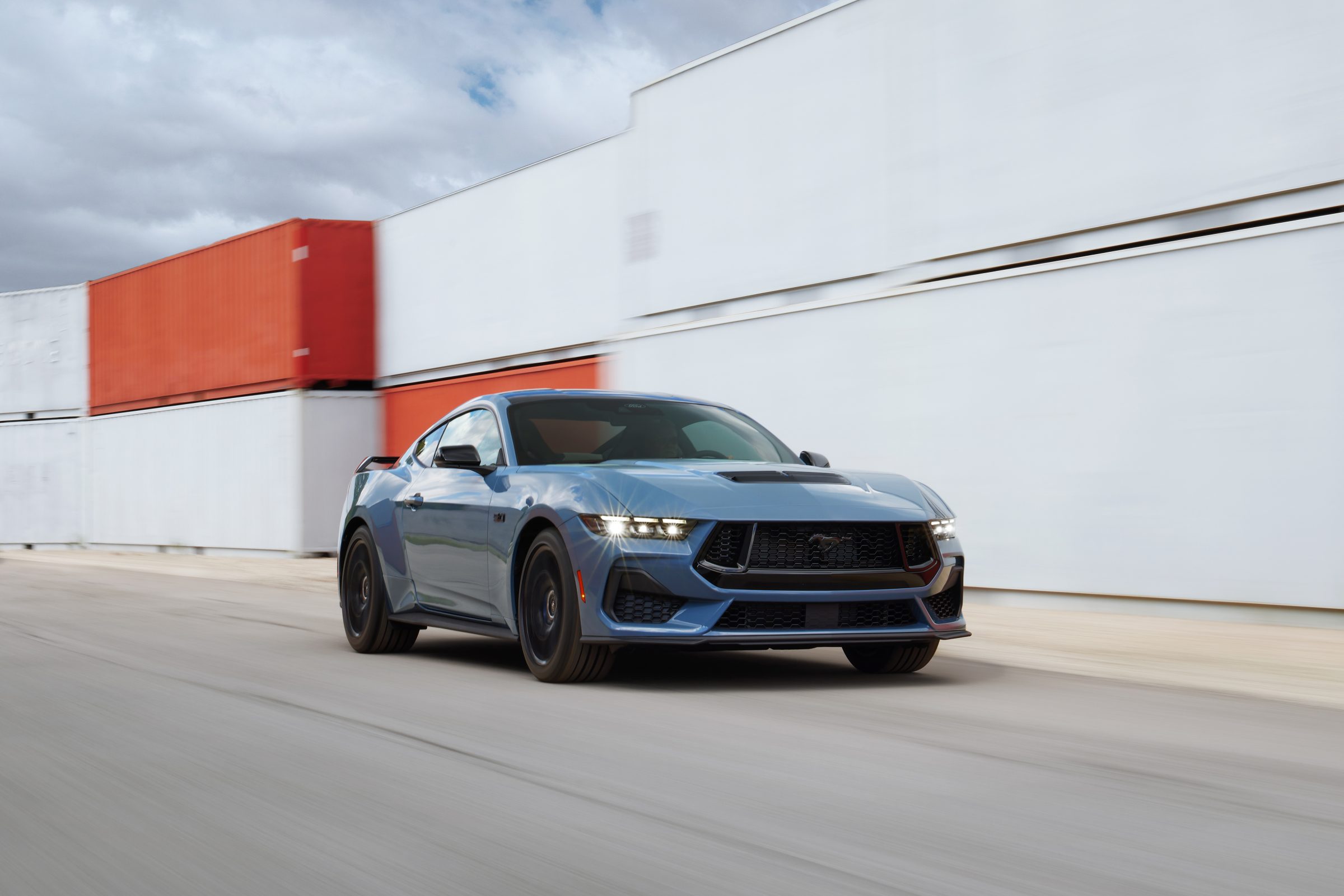 Ford Mustang sétima geração redefine experiência de condução e introduz versão inédita