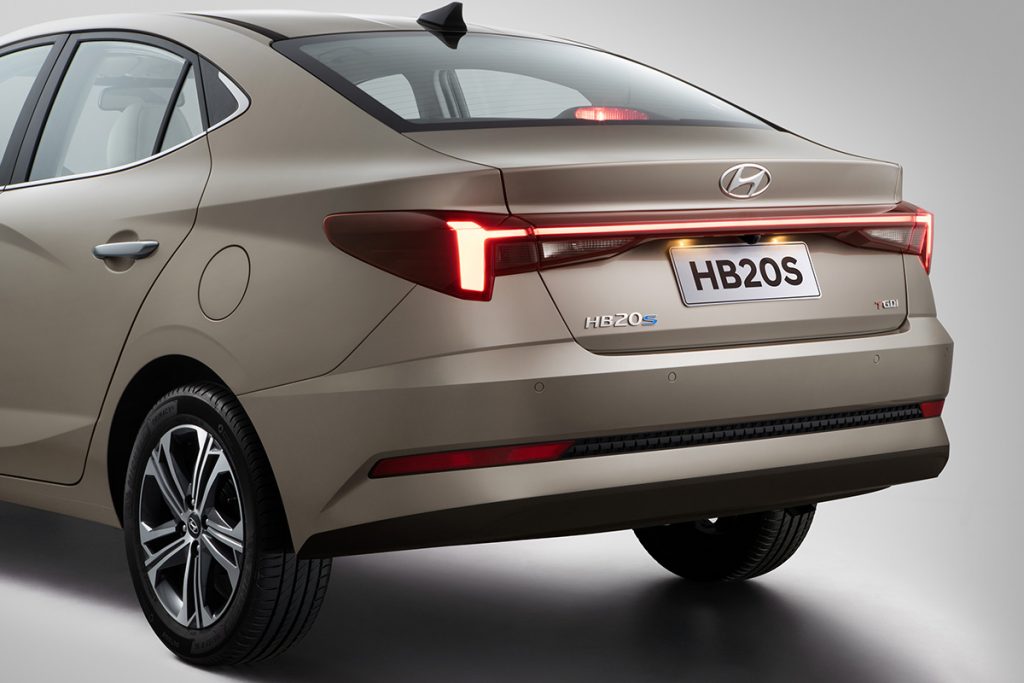 Confira os detalhes do novo Hyundai HB20S 2023, bem como os aspectos positivos e o que deixa a desejar no sedã compacto