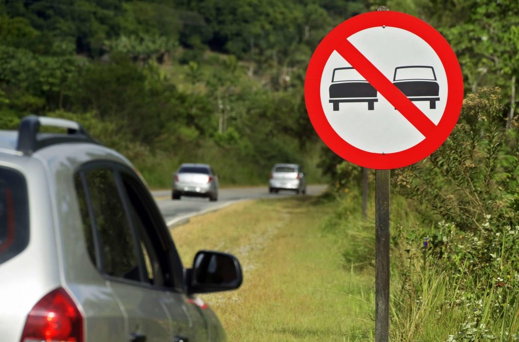 Saiba quais são os valores das multas por andar na contramão