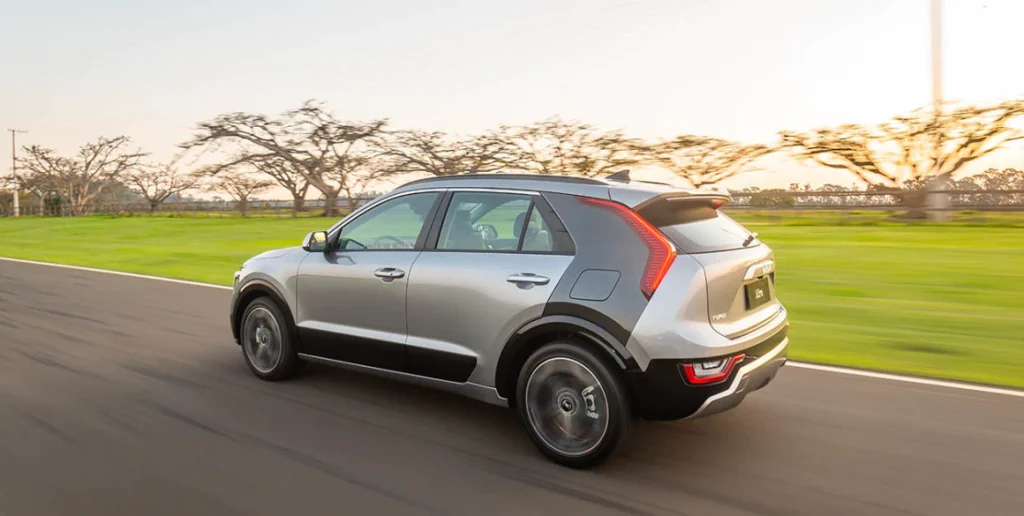 Veja tudo o que você precisa saber sobre o Kia Niro, o terceiro modelo da ofensiva de elétricos da marca para o Brasil.