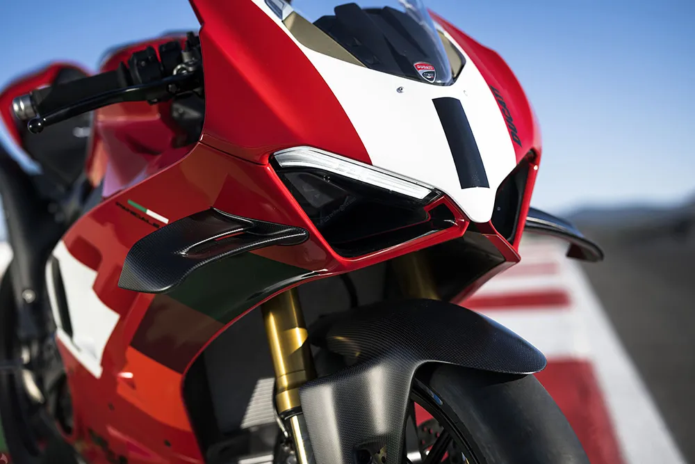 Ducati Panigale V4 R 2023 tem 218 cv de potência